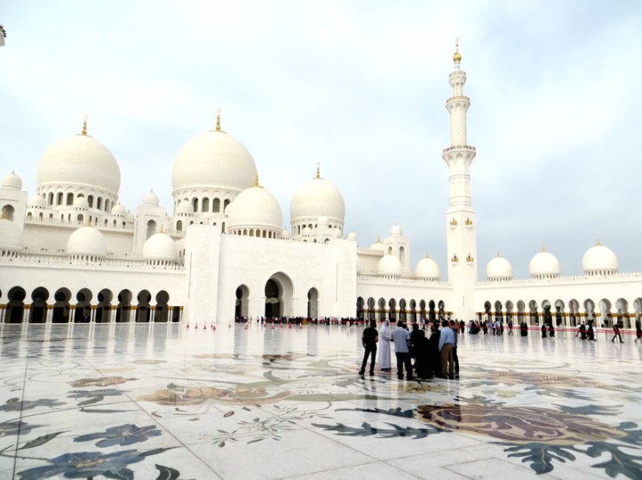 Grand Masque courtward in Aubi Dhabi