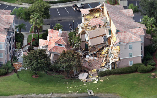 Summer Bay Resort Sinkhole ( Red Huber / Orlando Sentinel / August 12, 2013 )