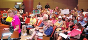 Diane Morgan addresses Indian River County Commission.  PHOTO/DAVID PAZINET